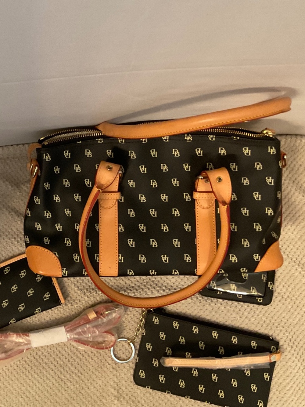 NWOT Dooney&Bourke Signature Satchel Four piece set - Picture 4 of 13